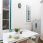 Camoes - Bairro Alto - By The Portuguese Story 公寓 *
