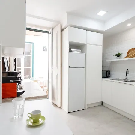 Camoes - Bairro Alto - By The Portuguese Story Apartamento *