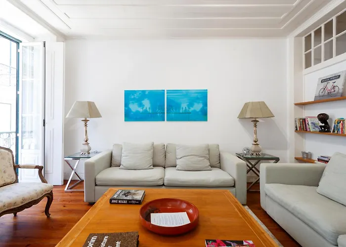 Daire Camoes - Bairro Alto - By The Portuguese Story *