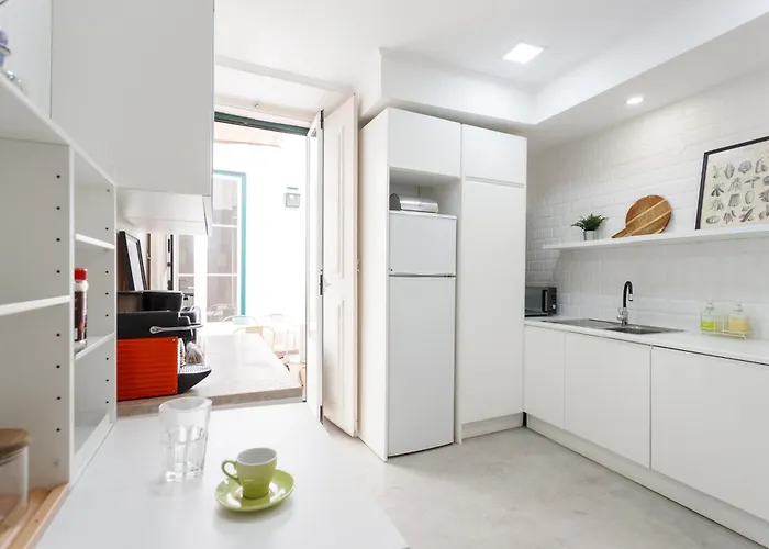 Camoes - Bairro Alto - By The Portuguese Story Apartment *