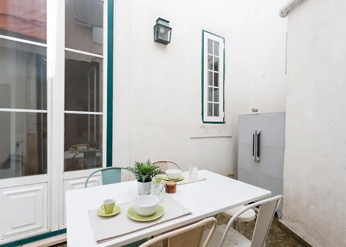 Camoes - Bairro Alto - By The Portuguese Story Apartment *