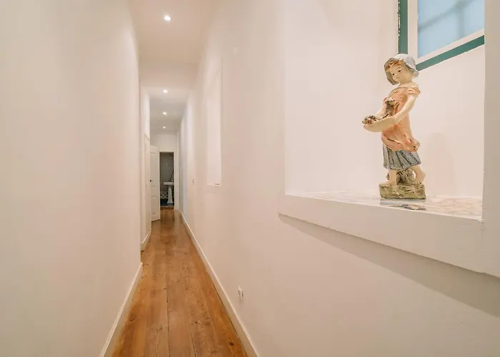 Daire Camoes - Bairro Alto - By The Portuguese Story Lisboa